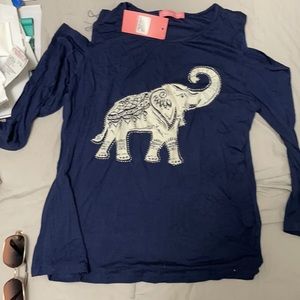 New navy Elephant cold shoulder top 💙sooo amazing !! 🐘